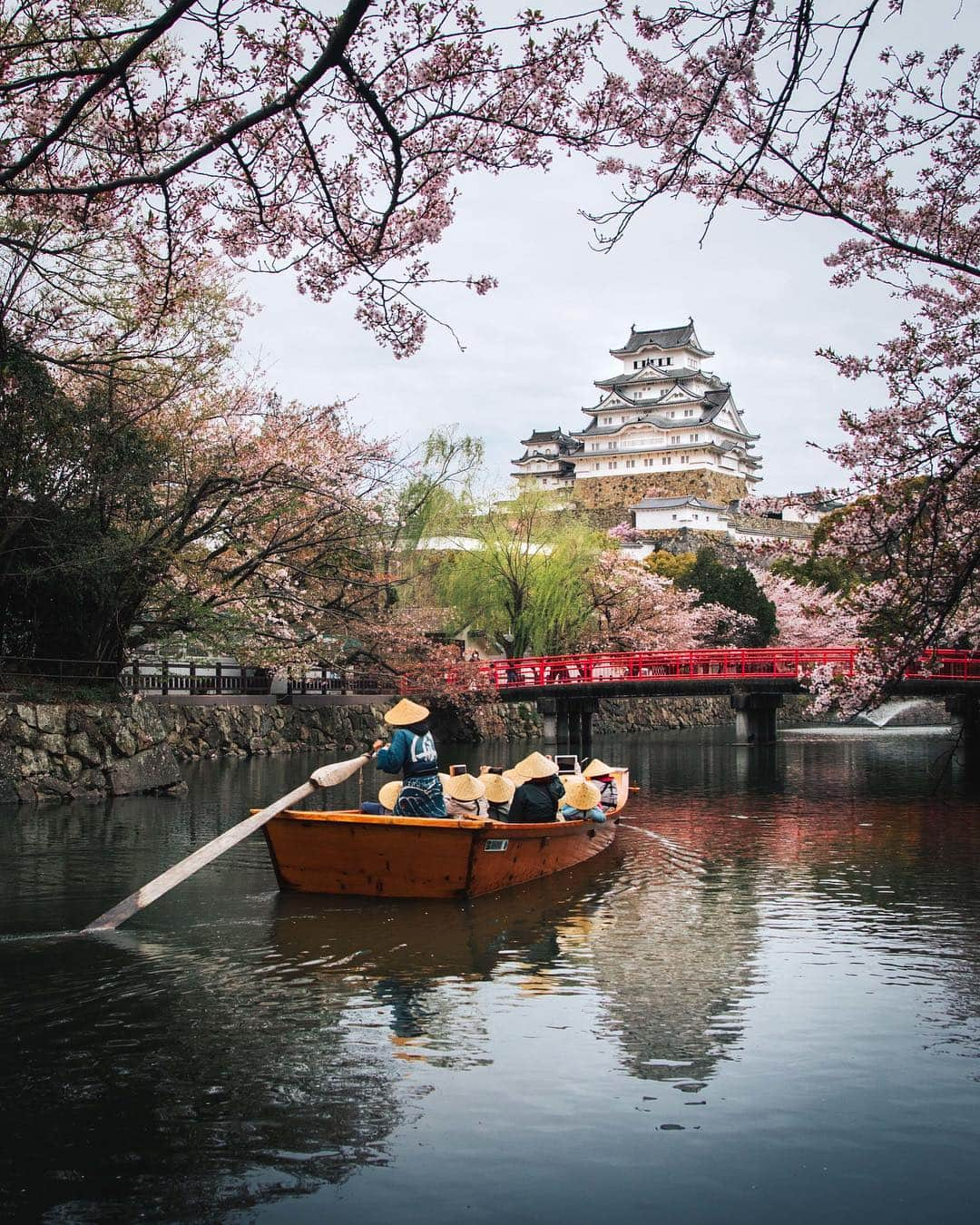 BEAUTIFUL DESTINATIONSさんのインスタグラム写真 - (BEAUTIFUL DESTINATIONSInstagram)「"Himeji Castle is often considered Japan's most impressive castle — and exploring the grounds left me speechless." Where have you recently traveled to that left you in awe?  P.S. Don't forget to check out the cherry blossoms near you this week! (📷: @jordhammond 📍: Himeji Castle, Japan)」4月24日 21時13分 - beautifuldestinations