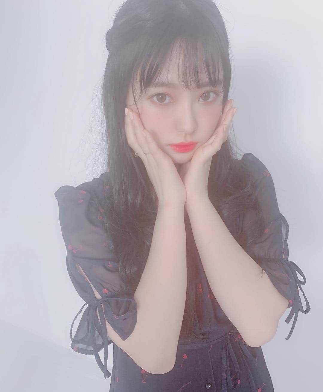 高橋有紀のインスタグラム：「ヘアメイク喜んでくれて嬉しかった🌹 고마워요❤️ #hairmake #osakana_yuki」