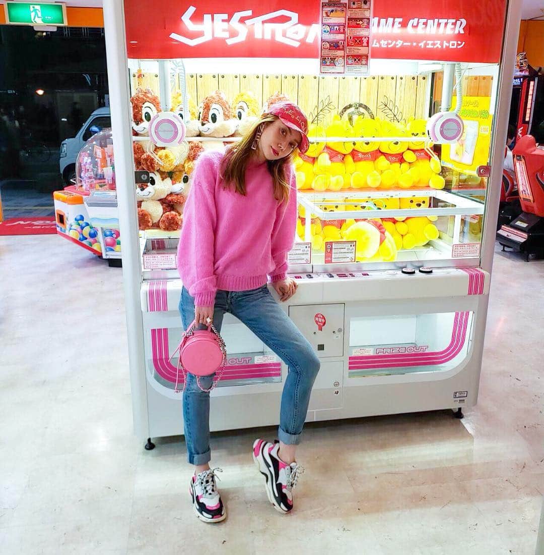 のインスタグラム：「GAME CENTER👾👾👾💓💓 #fashion #fashionista #code #codenate #outfits #ootd #ファッション #ファッションコーデ #コーデ #luxury #ラグジュアリー #love #happy#chanel#prada#girlfrienddenim #balenciaga #sneakers #シャネル#プラダ#バレンシアガ」