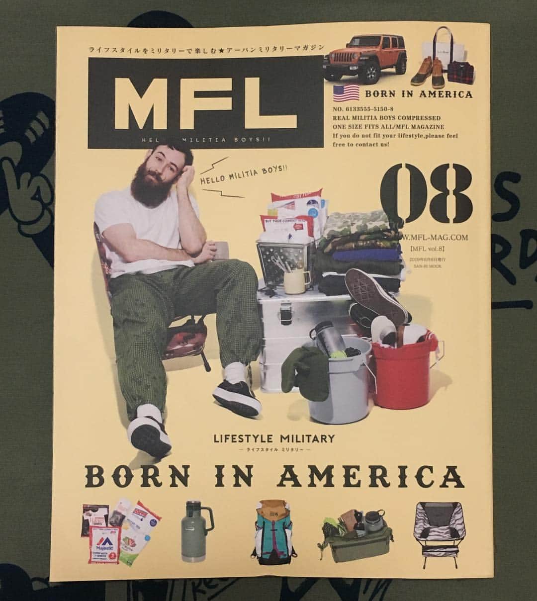 MEI(メイ) のインスタグラム：「MFL vol.8にMEI のアイテムが掲載されています🙋‍♂️✨ . 高機能素材を使用したワンショルダー。 SCRAMBLERシリーズ、是非ご確認ください。 . #雑誌掲載 #MFL #mei #mei_bag #meibag #scrambler」