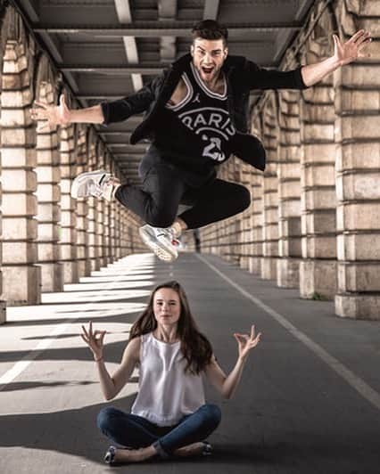 ロマン・ポンサールのインスタグラム：「The photographer said "act natural" so we did 😂😂 📸 : @obrajon」