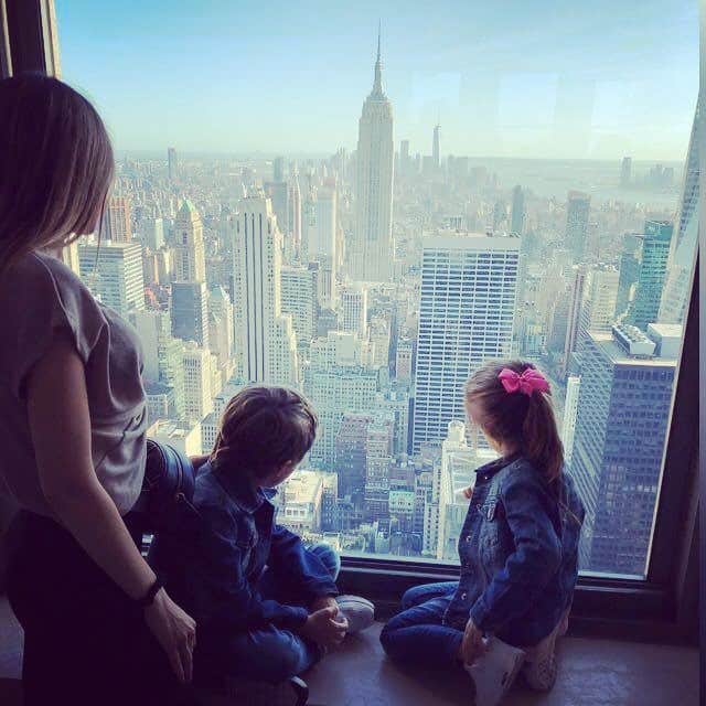 ビクトル・サンチェス・マタさんのインスタグラム写真 - (ビクトル・サンチェス・マタInstagram)「El motor de mi vida! 🖤  @cristina_vj  #gerard #adriana #familyfirst」4月24日 21時20分 - victor_s_4