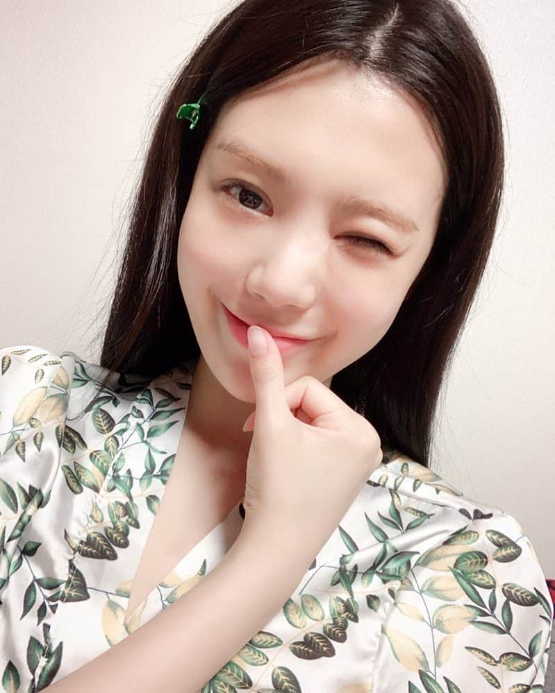 リジ のインスタグラム：「염색해찌롱 티는 잘 안나지만😊(쌩얼주의)」