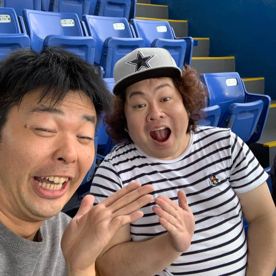 西川晃啓さんのインスタグラム写真 - (西川晃啓Instagram)「気絶サラダ  年上の後輩と野球に行って気絶 #あるある探検隊#レギュラー#気絶#気絶の日々#ギャグ#神宮球場#ヤクルト#巨人#吉田サラダ#ものいい#野球#観戦#気温#気持ち#やっと#春#のど#痛い#なぜ#睡眠#ばっちり」4月24日 21時30分 - kizetu