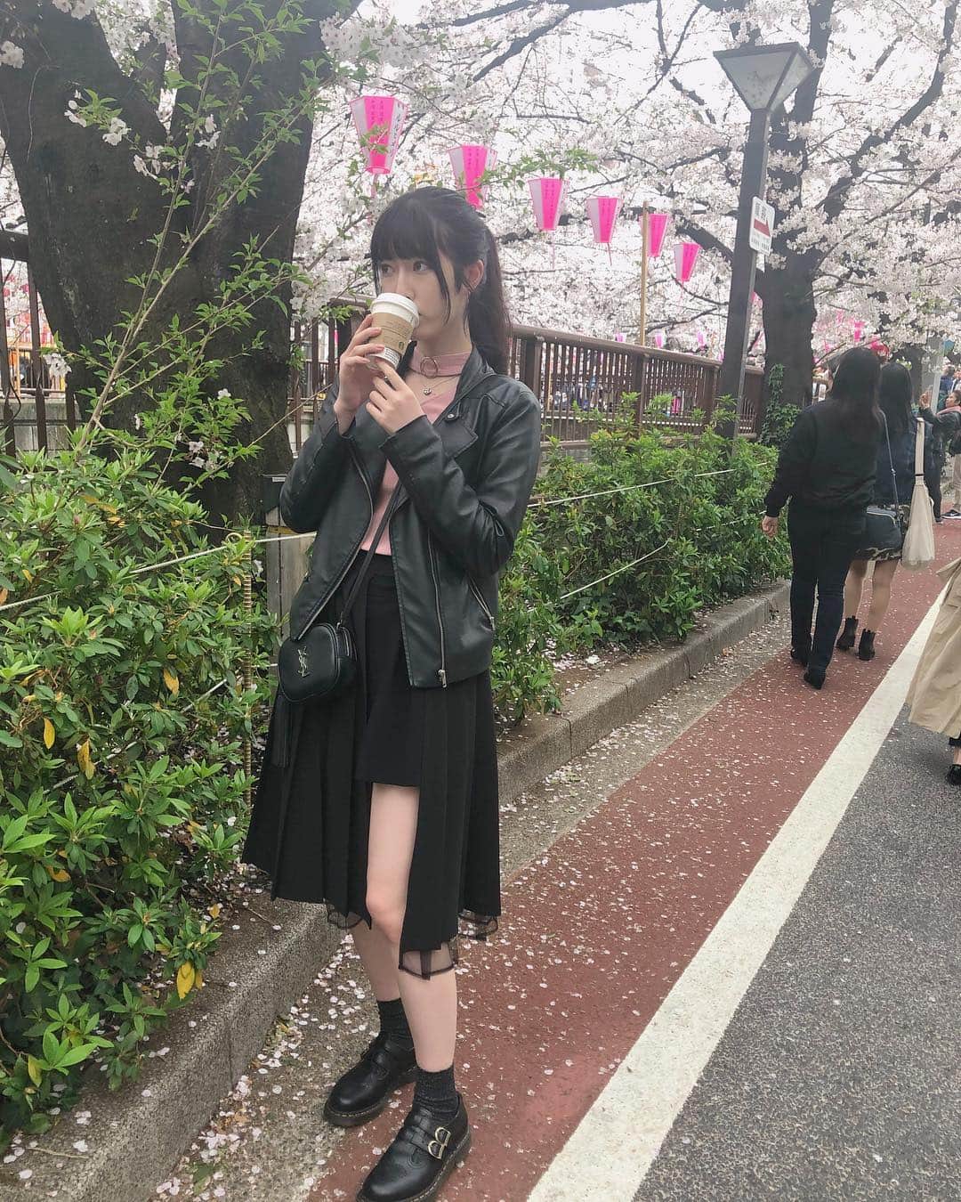 日下部美愛のインスタグラム：「🖤💗 . . #EATME #photo #japan #model #me #code #fashion #makeup #followme #instagood #camera #instadaily #dailylook #ootd #한국 #맞팔 #사진 #데일리 #데일리룩 #인스타사진 #인스타그램 #일본인」