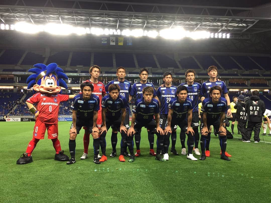 青山直晃のインスタグラム：「[Match Day] 💪 #TeamAo . 📷 Credit to Gamba Osaka (twitter) . #青山直晃 #AoyamaNaoaki #NaoakiAoyama #NA30#AO30 #อาโอยามะ #นาโออากิ #นาโออากิอาโอยามะ . #ガンバ大阪 #GAMBAOSAKA #Jリーグ #JLeague」