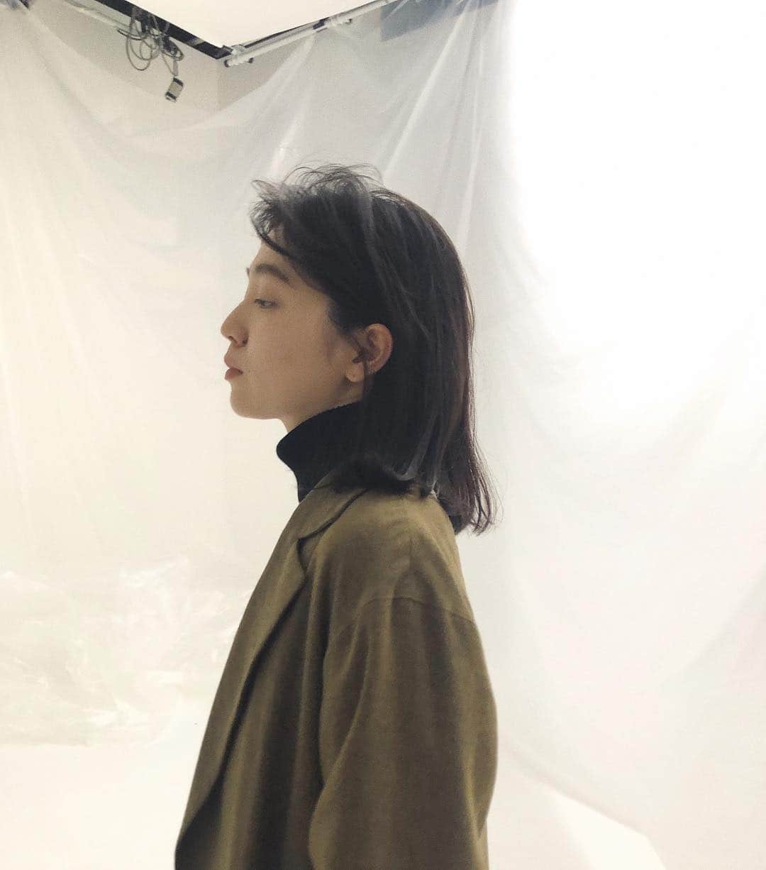 畑田萌のインスタグラム：「today's work 👓 ちらっ」