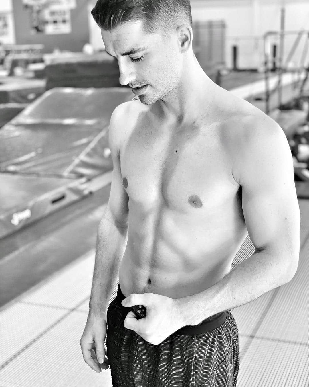 のインスタグラム：「Good to have some time off to rest up properly but now back in the gym building up 💪👍 . #gymnastics #gym #training」