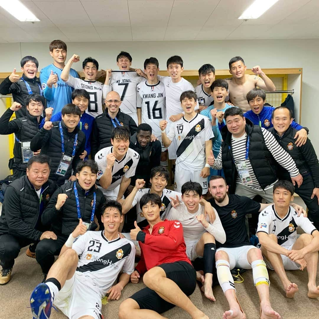 ハ・ソンミンさんのインスタグラム写真 - (ハ・ソンミンInstagram)「경남fc  acl 첫승  Mom 쿠니모토  1승 힘드네... 연승가자  #경남fc」4月24日 21時52分 - hasungmin8