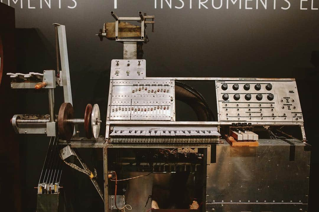 Red Bull Music Academyさんのインスタグラム写真 - (Red Bull Music AcademyInstagram)「During his time at the National Research Council of Canada between 1955 and 1973, Hugh Le Caine built 22 new instruments, including this Special Purpose Tape Recorder. It could play 6 tapes simultaneously and at different speeds, combining the resulting sound into a single recording. — 📷 Mike Tan #taperecorder #hughlecaine #nmc #diy」4月24日 21時56分 - rbma