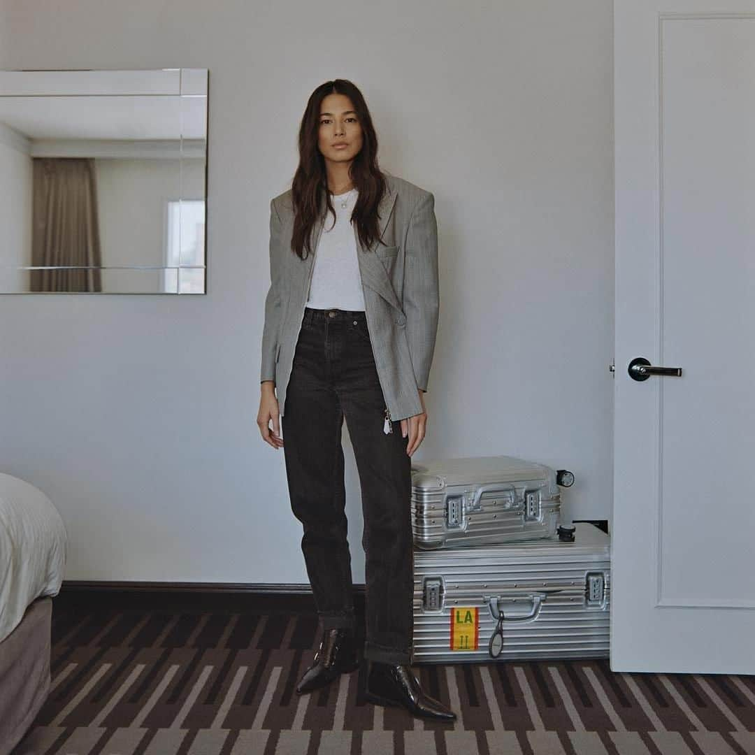 リモワさんのインスタグラム写真 - (リモワInstagram)「Jessica and her RIMOWA Original Trunk and Cabin. Captured by Jake Terrey for Vogue Australia.  #rimowa #rimowaoriginal」4月24日 22時00分 - rimowa