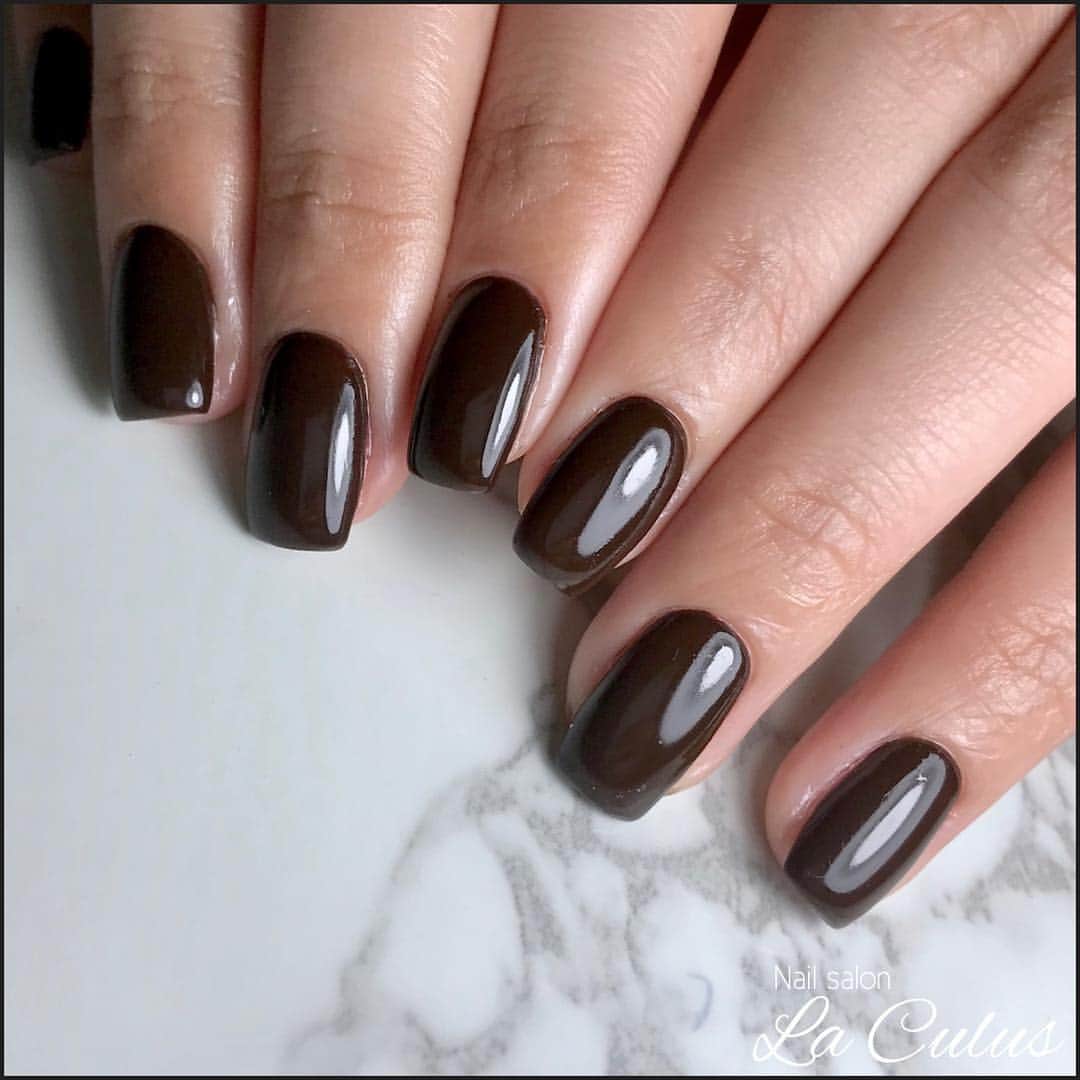 Mihoさんのインスタグラム写真 Mihoinstagram Nails いつも短めスクエアワンカラー ダークブラウンが大人かわいい Laculus お客様ネイル シェルネイル ニュアンスネイル 美甲 ネイル ジェル ジェルネイル ネイルアート ネイルサロン