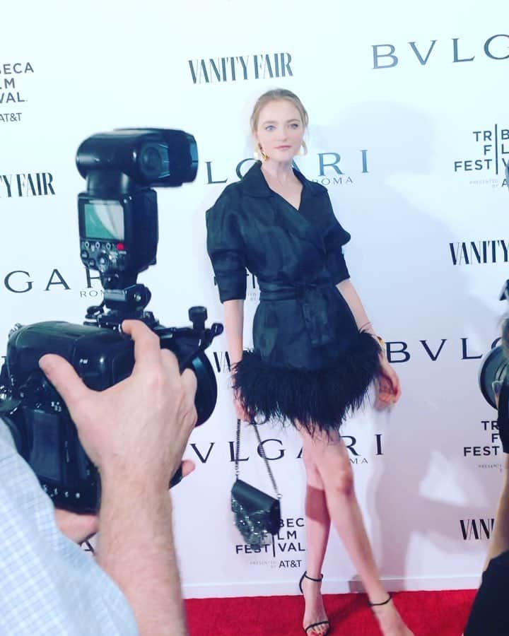 ヴラダ・ロスリャコヴァのインスタグラム：「📸🐒📸 @tribecafilmfestival  @bulgariofficial @vanityfair 🎞 wearing @atelierpattyang @biadaidone @_petit.tresor_ 👗@platformany.agency」