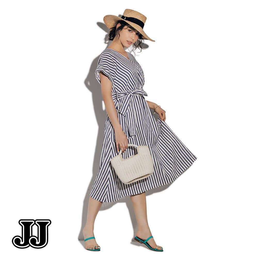 JewelChanges Official Accountさんのインスタグラム写真 - (JewelChanges Official AccountInstagram)「【JJ6月号掲載】 『Jewel Changesから さらに進化したEMMEL REFINESを チームJJが押す理由（P.18～23）』 特集内容は、インスタグラムトップページの EMMEL REFINES公式HPからご覧いただけます。 . . . . #unitedarrows#EMMELREFINES#2019SS_EMMELREFINES#jjmag#onepiece #summerfashion #ユナイテッドアローズ #エメルリファインズ #ワンピース#リネンワンピース #vネック  #ストライプワンピース #ストライプ #ブラウンコーデ #夏コーデ #ワンピースコーデ #きれいめカジュアル #カジュアルコーデ #カジュアルファッション #滝沢カレン#jj6月号」4月24日 22時03分 - emmelrefines
