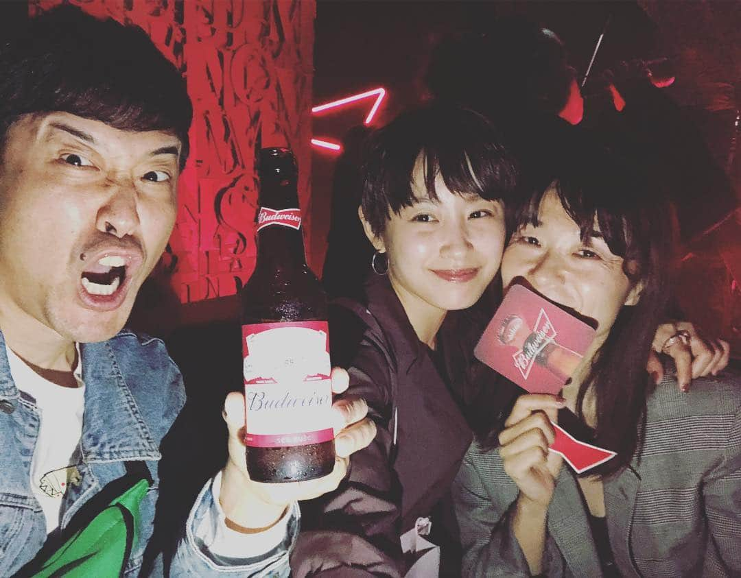 あべこうじさんのインスタグラム写真 - (あべこうじInstagram)「ㅤㅤㅤㅤㅤㅤㅤㅤㅤㅤㅤㅤㅤ budweiser ＠budweiser_jpn ㅤㅤㅤㅤㅤㅤㅤㅤㅤㅤㅤㅤㅤ #budweiser #バドワイザー #ハッピィ #ぐびぐび #久々のビール #ビンでのむ #カッコイイ #あべこうじ #ちゃん愛 #たみさん」4月24日 22時04分 - abe_happy