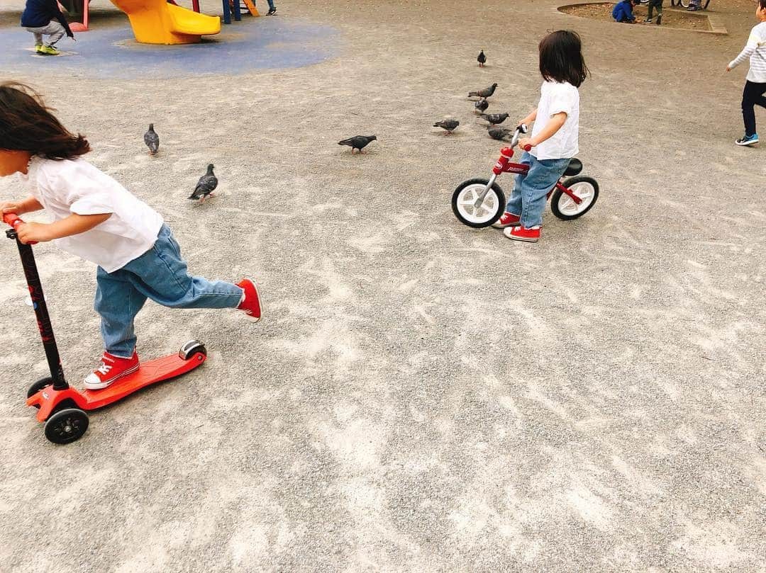 東原亜希さんのインスタグラム写真 - (東原亜希Instagram)「最近はどこ行くにも必須アイテム🚲🛹いよいよハイエースのキャンピングカーが欲しいです💕」4月24日 22時06分 - akihigashihara