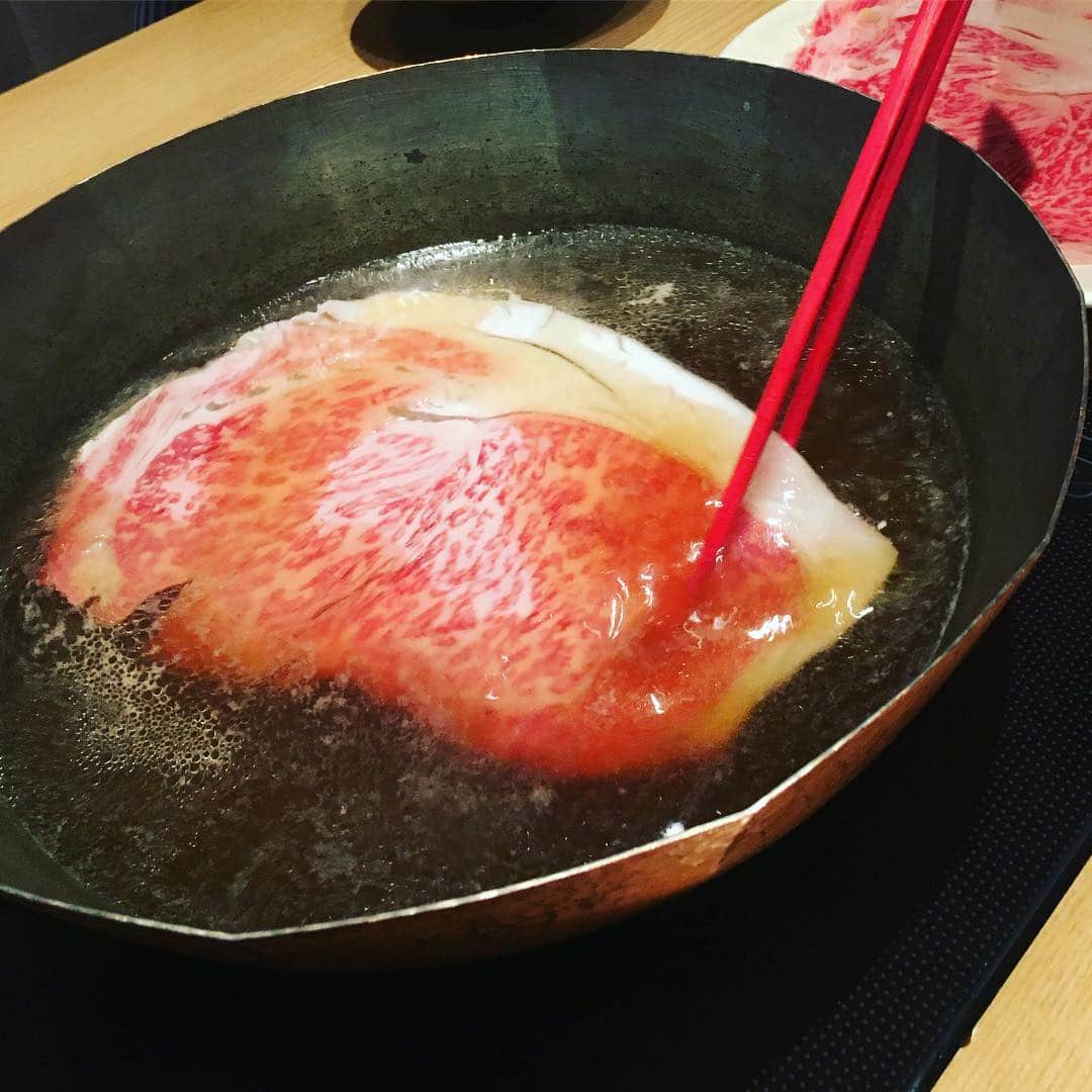azumiのインスタグラム：「顔より大きい肉」