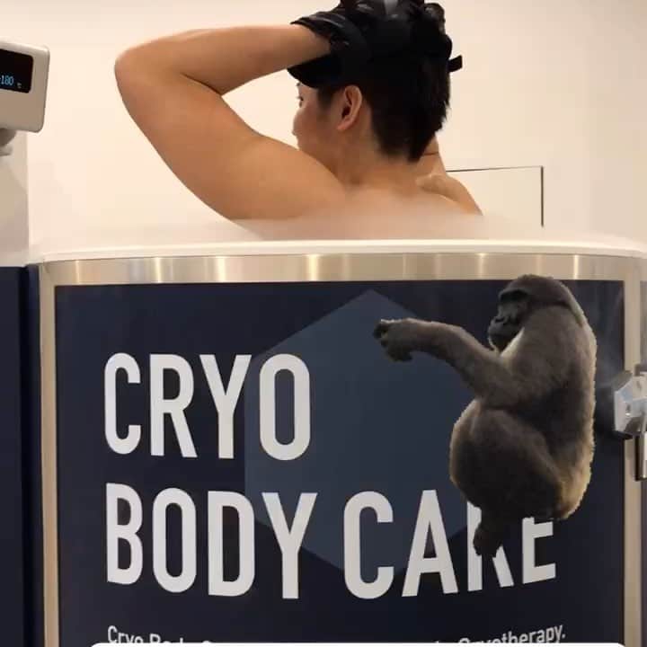 石井講祐のインスタグラム：「先週の試合帰りにクライオセラピーしてきました❄️ 1分間～3分間の全身冷却です！入ってる時はめっちゃ冷たいですが、出た瞬間から身体がポカポカしてきます☺️ 美容にもいいみたいですよ〜！ 〒107-0061 東京都港区北青山3丁目11−7　Aoビル2階 #クライオセラピー #千葉ジェッツ  #Cryotherapy」