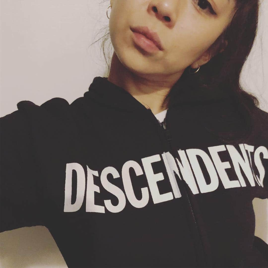 YOPPYさんのインスタグラム写真 - (YOPPYInstagram)「. #DESCENDENTS JAPAN TOUR  お父ちゃまが ライブ会場で 私に 買ってくれた 絶対捨てられない 服 . た  か  ら  も  の  や . #lastone の物販な」4月24日 22時19分 - yoyoyopico