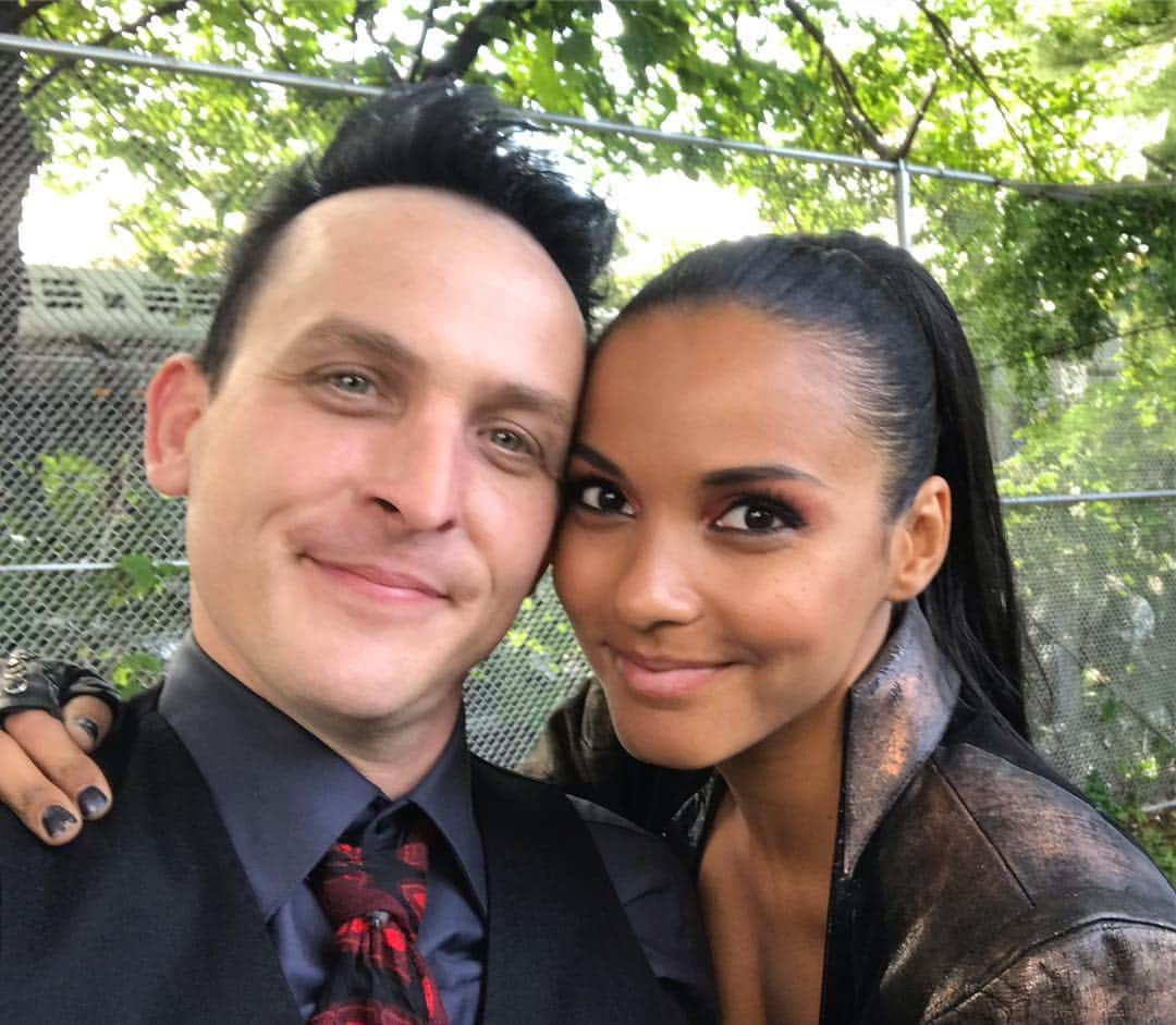 ロビン・ロード・テイラーさんのインスタグラム写真 - (ロビン・ロード・テイラーInstagram)「❤️ #GothamSeriesFinale」4月24日 22時22分 - robinlordtaylor