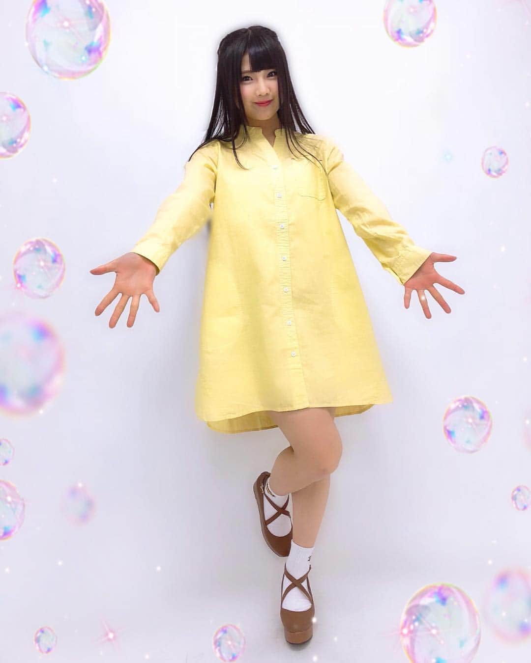 北川愛乃さんのインスタグラム写真 - (北川愛乃Instagram)「こんばんわぁ✨  以前、発売された 生写真の時の オフショットでーす❣️ 黄色いシャツワンピース めっちゃ綺麗な色で 可愛かったなぁ🌼  #ske48 #生写真 #黄色 #シャツワンピ」4月24日 22時33分 - kitagawayoshino