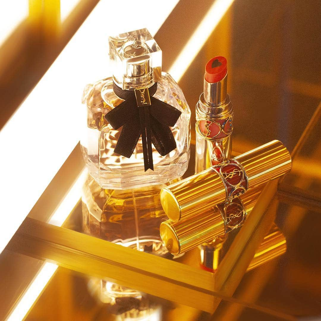 Yves Saint Laurent Beautyさんのインスタグラム写真 - (Yves Saint Laurent BeautyInstagram)「Take your beauty off the screen and into the scene. MON PARIS EAU DE PARFUM VOLUPTÉ PLUMP IN COLOR in N°6 LUNATIC RED ROUGE VOLUPTE SHINE IN N°7 Fuchsia Heroine #yslbeauty #lipstick #monparis」4月24日 22時26分 - yslbeauty