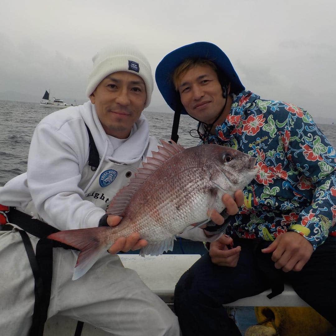 宮田和幸さんのインスタグラム写真 - (宮田和幸Instagram)「息子共々、真鯛釣りに連れて行ってもらいました。 上手い人に教えてもらうと楽しいです。 岡澤さん、何から何までありがとうございました！ ＃真鯛 #釣り #fishing #剛樹」4月24日 22時30分 - miyata.hercules