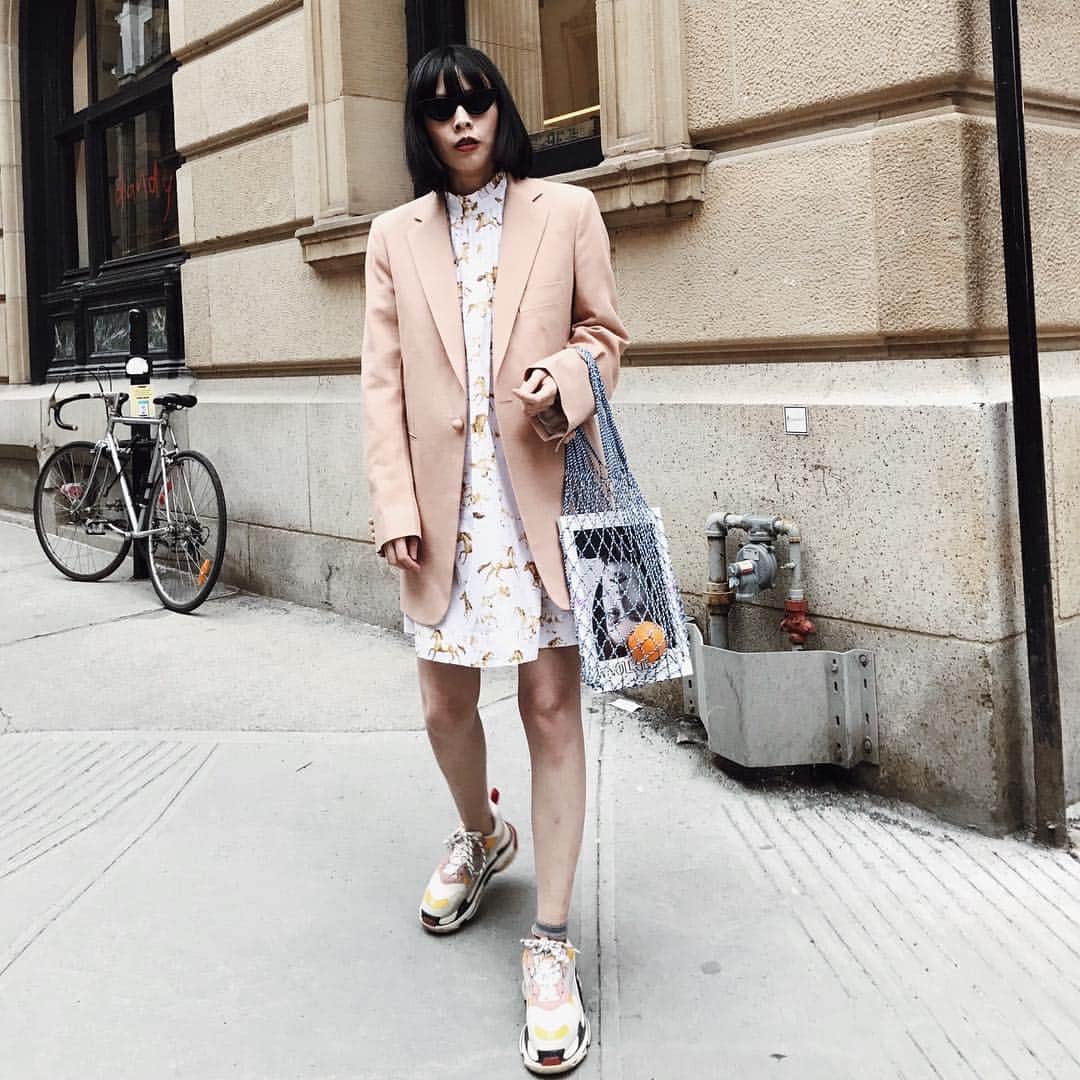 mixmatchisthekeyのインスタグラム：「bare legs」