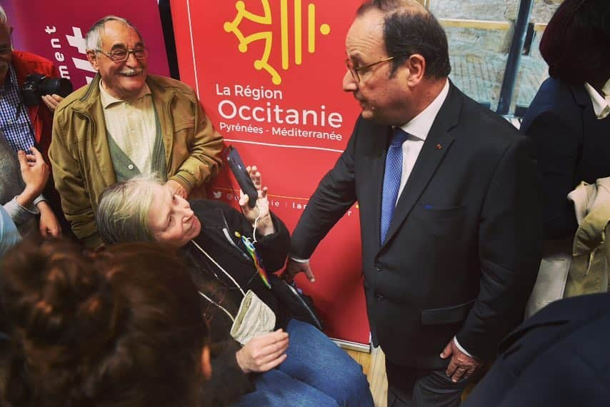 フランソワ・オランドさんのインスタグラム写真 - (フランソワ・オランドInstagram)「19.04.19 - Inauguration de la médiathèque Confluence à Lodève, un lieu de vie où les habitants peuvent désormais se rassembler, se retrouver, échanger. Ces espaces pour créer du lien sont indispensables pour remettre du commun dans notre société 🇫🇷 . Pensées pour Marie-Christine Bousquet dont je salue l’engagement et la mémoire.」4月24日 22時28分 - fhollande