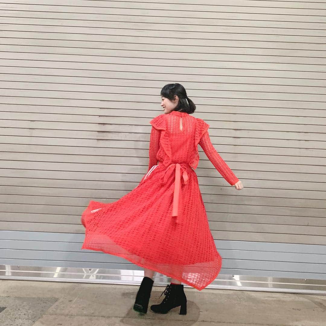 三秋里歩（小谷里歩）さんのインスタグラム写真 - (三秋里歩（小谷里歩）Instagram)「RED「やる気のない愛をThankyou」 MV公開されました😚👏❤️ . 前回の #泣かせてくれよ 個別売り上げランキングでの みなさんの応援のおかげで 今回の曲では、とても良い場所に立たせていただいています😢 いつも暖かい！熱い！応援を ほんとにほんとにありがとうございます🥺 . 私にとって大切な曲がまた増えました💝 . . 衣装は私の大好きな #SNIDEL さんのセットアップでした🥰 . . . #吉本坂46 #今夜はええやん #MV #RED #やる気のない愛をThankyou」4月24日 13時38分 - ripopo_824