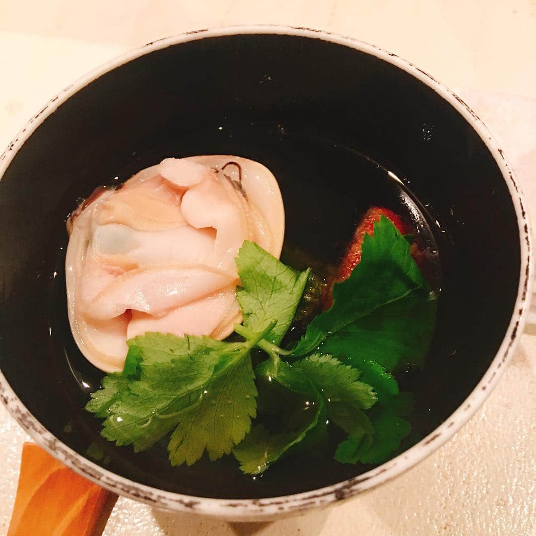 金巻ともこさんのインスタグラム写真 - (金巻ともこInstagram)「とだかだよー！！！とだかだー！満足。花山椒今年は高いんだってねえ。菜の花しんじょがおいしかった！ #立呑みとだか #とだか」4月24日 13時39分 - tomotomoco