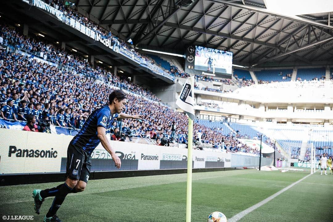 Ｊリーグさんのインスタグラム写真 - (ＪリーグInstagram)「corner kick🦵⚽️🏁﻿✨ ﻿ ﻿﻿ #明治安田生命Ｊ１リーグ 第８節﻿﻿﻿﻿﻿﻿ ベストショットをお届け👀✨ ﻿﻿﻿﻿﻿﻿ ﻿﻿﻿﻿﻿﻿ #Ｊリーグ﻿﻿﻿﻿﻿﻿ #jleague﻿﻿ ﻿﻿ #ガンバ大阪﻿ #遠藤保仁﻿ #ヤットさん  #やっとさん #yatto7 ﻿ #cornerkick﻿ #コーナーキック﻿ #キック #kick﻿ #🦵 #シュート #フォーム  #スタジアム#stadium #soccer #soccerphotos #soccerphoto  #soccerphotography  #soccerplayers  #⚽️#💙 #🖤」4月24日 13時57分 - jleaguejp