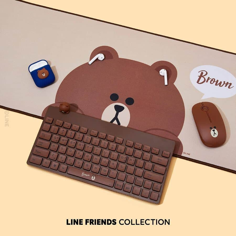 LINE FRIENDSさんのインスタグラム写真 - (LINE FRIENDSInstagram)「. Still sitting at a plain desk? Not anymore with  BROWN, CONY, and SALLY!  April 25th 6:00PM (PDT)  LINE FRIENDS COLLECTION 👉 Link in Bio. . #BROWN #CONY #SALLY  #AirPodsCase #DeskAccessories  #LINEFRIENDSCOLLECTION」4月24日 14時02分 - linefriends