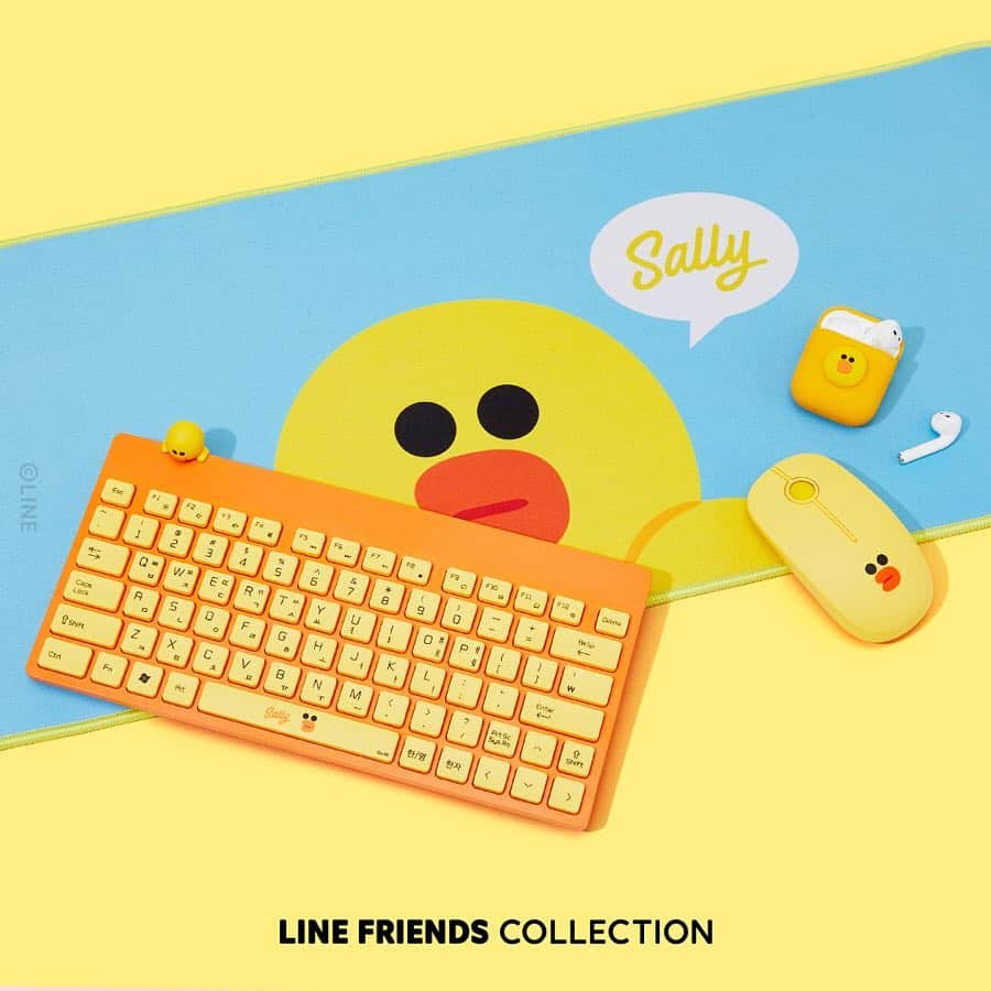 LINE FRIENDSさんのインスタグラム写真 - (LINE FRIENDSInstagram)「. Still sitting at a plain desk? Not anymore with  BROWN, CONY, and SALLY!  April 25th 6:00PM (PDT)  LINE FRIENDS COLLECTION 👉 Link in Bio. . #BROWN #CONY #SALLY  #AirPodsCase #DeskAccessories  #LINEFRIENDSCOLLECTION」4月24日 14時02分 - linefriends