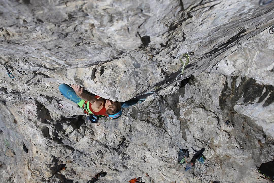 アンジェラ・アイターさんのインスタグラム写真 - (アンジェラ・アイターInstagram)「Some weeks ago, I hiked up with my husband @bernieruech to belay him on a project that he bolted. Although the rock quality is fairly bad, Bernie fixed the loosen rock to make it climbable. Attempts had taken more skin and rope swings than we anticipated. Anyway he had fun on every attempt. He got psyched each time to push past high points. Finally he put enough effort and got the first ascent calling it "Black Bread". This ascent blew my mind and was by far the most impressive performance on a route I've ever seen on him! After him I was obsessed to test my strengths on the beast. The route didn't fixed my style at all, two very powerful bouldery sequences made me fail several times. It was hard to believe that although I have accuratly accomplished my homework, I failed in the exam on each attempt. I catched both, perfect condition and friction, was in such a good shape but performance became all about managing at least one bouldery move. I got frustrated and negative thoughts claimed my head. I needed time to reset my mind, upload fresh motivation and get ready for a revanche. Then I found a tiny slippery foothold, activated every single muscle to keep myself on the wall. I added a bad but little helpful kneescum and solved the crux. Finally my ascent - and first repetition of "Black Bread". 📸 @bernieruech #verleihtflügel #jedentagtirol @ferienregionimst @lasportivagram @team_edelrid #climbing #outdoors #socialmedia #balance #emotion #nature #outdoorwoman #staymotivated #klettern #bouldern #bouldering #gesundheit #vital」4月24日 14時11分 - angyeiter