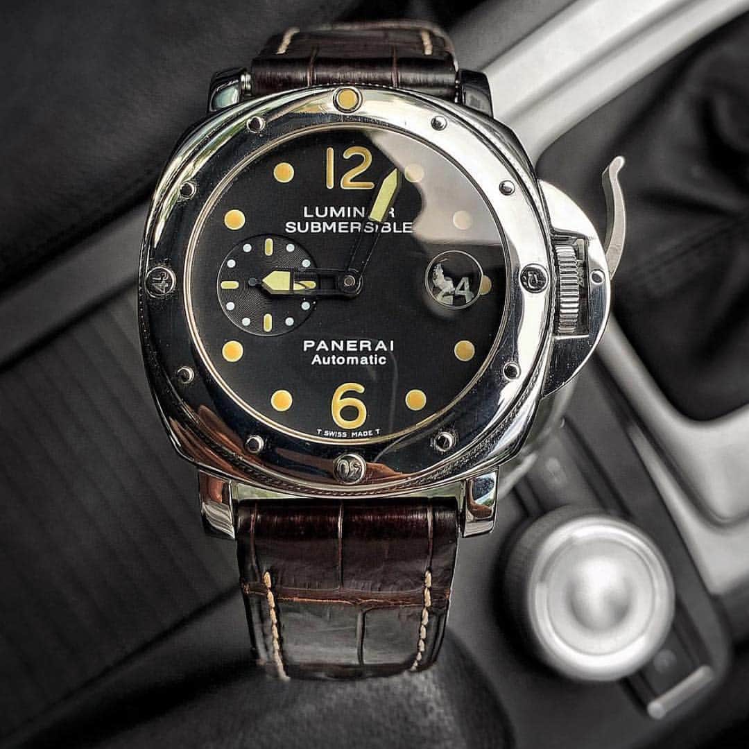 パネライのインスタグラム：「Just look at the beauty of the aged tritium dial on the #Panerai #PAM24B. 🤤🤤🤤 pic by @andykyaw #paneraicentral」