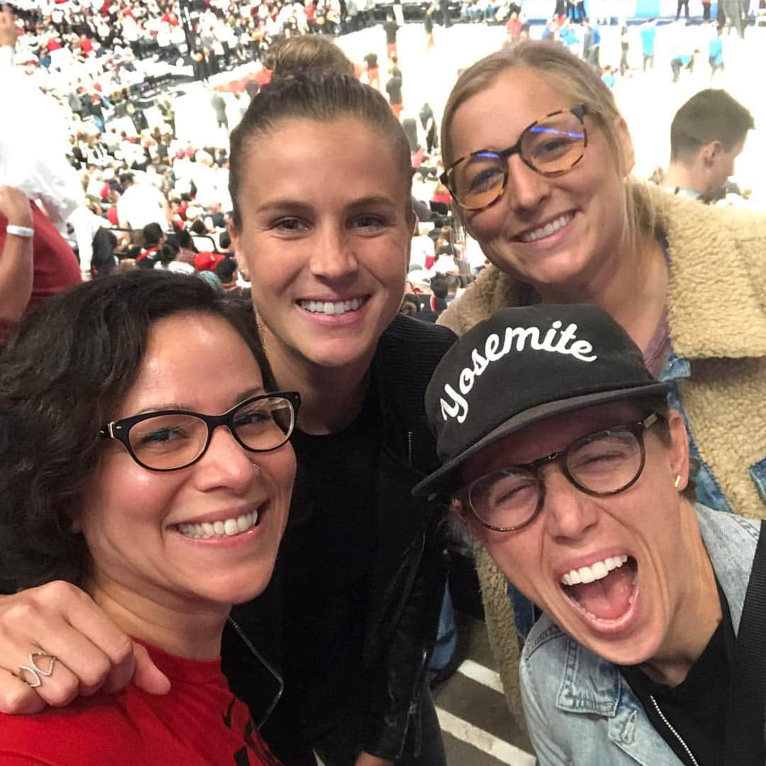 Ana Maria Crnogorcevicさんのインスタグラム写真 - (Ana Maria CrnogorcevicInstagram)「Wow what a game @trailblazers!! But how good was @damianlillard?? i mean that was unreal🤯🙀 #trailblazer #portland #ripcity #nba #playoffs」4月24日 14時23分 - ana_crnogorcevic