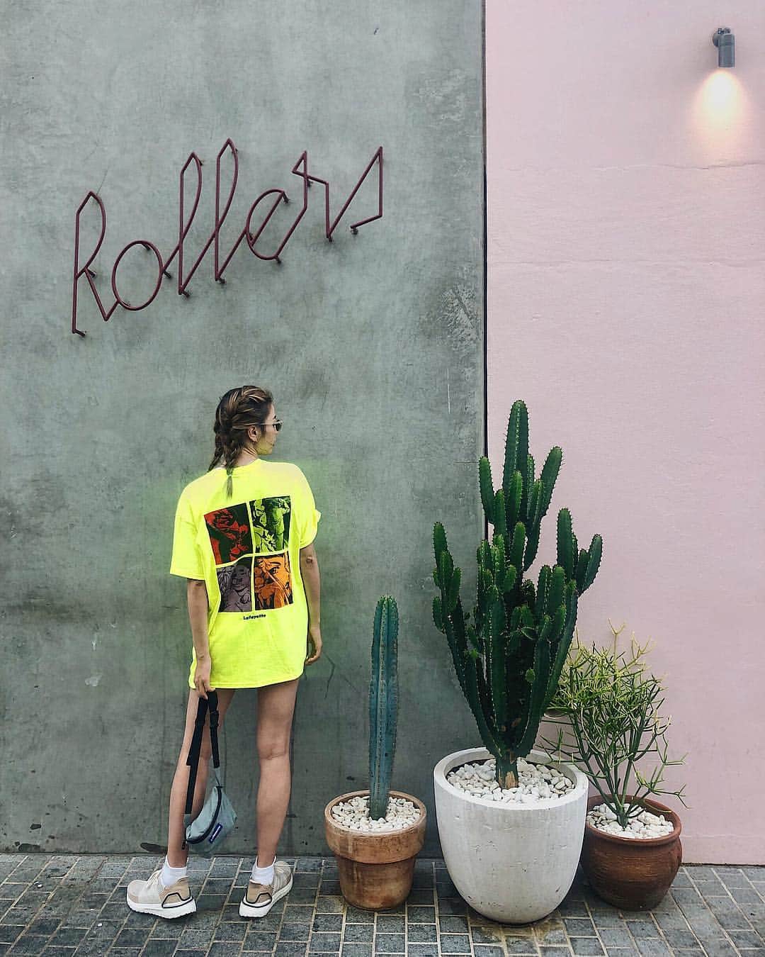岩崎志保のインスタグラム：「🌵💛💖 . tops / bag ... @hotel_lafayette shoes ... @adidasrunning  #sydney #hotel_lafayette #ultraboost19 #Rollers #shihosstlye🦄」