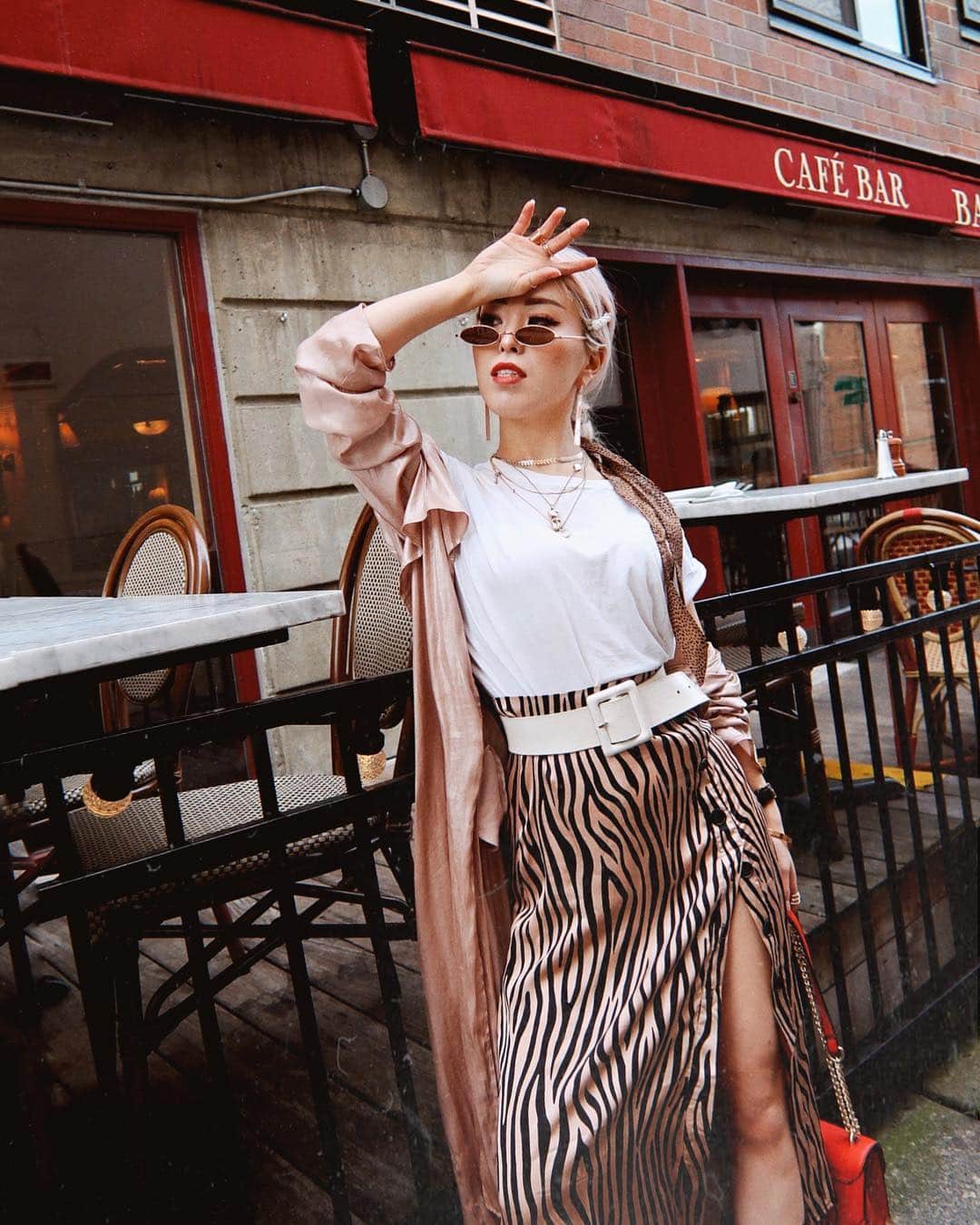 AikA♡ • 愛香 | JP Blogger • ブロガーのインスタグラム：「Be such a good soul that people crave your vibes ❤️ ..... ▸ 📷: @miamaranto  #hmxme #mango #nastygalsdoitbetter #springstyle #animalprint #petitefashion #seattle」