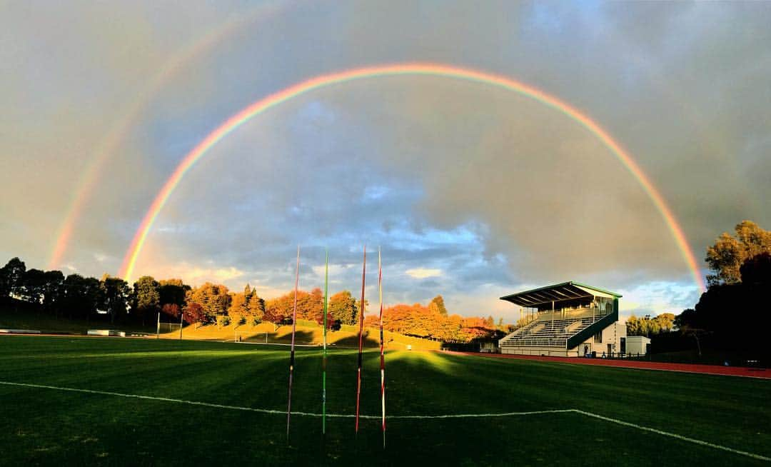 Tori Peetersさんのインスタグラム写真 - (Tori PeetersInstagram)「Anyone else’s office look this good?!? ❤️🧡💛💚💙💜 #happyhumpday . . . . . . . . #chasingrainbows #javelinthrower #backtowork #officeviews #newzealand #stunning @nordicsport @purenewzealand @exploringnewzealand @javelin.world @justjavelin @throwingintheworld @javelin_throwers_club」4月24日 15時25分 - tori_peeters60