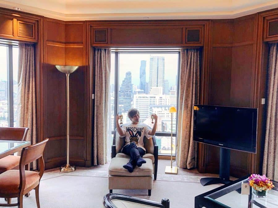 アレンさんのインスタグラム写真 - (アレンInstagram)「I stayed in BKK and then i got Peninsula Bangkok suite room💓 Amazing BKK!!! #cuteboy #hotboy #cuteguy #instaworthy #picturesque #luxurylifestyle #cosmeticsurgery #travelphotography #cosmeticsurgeryboy #beautifulboy #bangkok #japaneseboy #fancynancy #peninsulabangkok #plasticsurgery  #アレン #整形 #整形男子 #インスタ映え #バンコク旅行 #映え #海外旅行好き #美男子 #整形しました  #ペニンシュラバンコク #整形美人 #整形男子アレン」4月24日 15時18分 - allen_japan_official