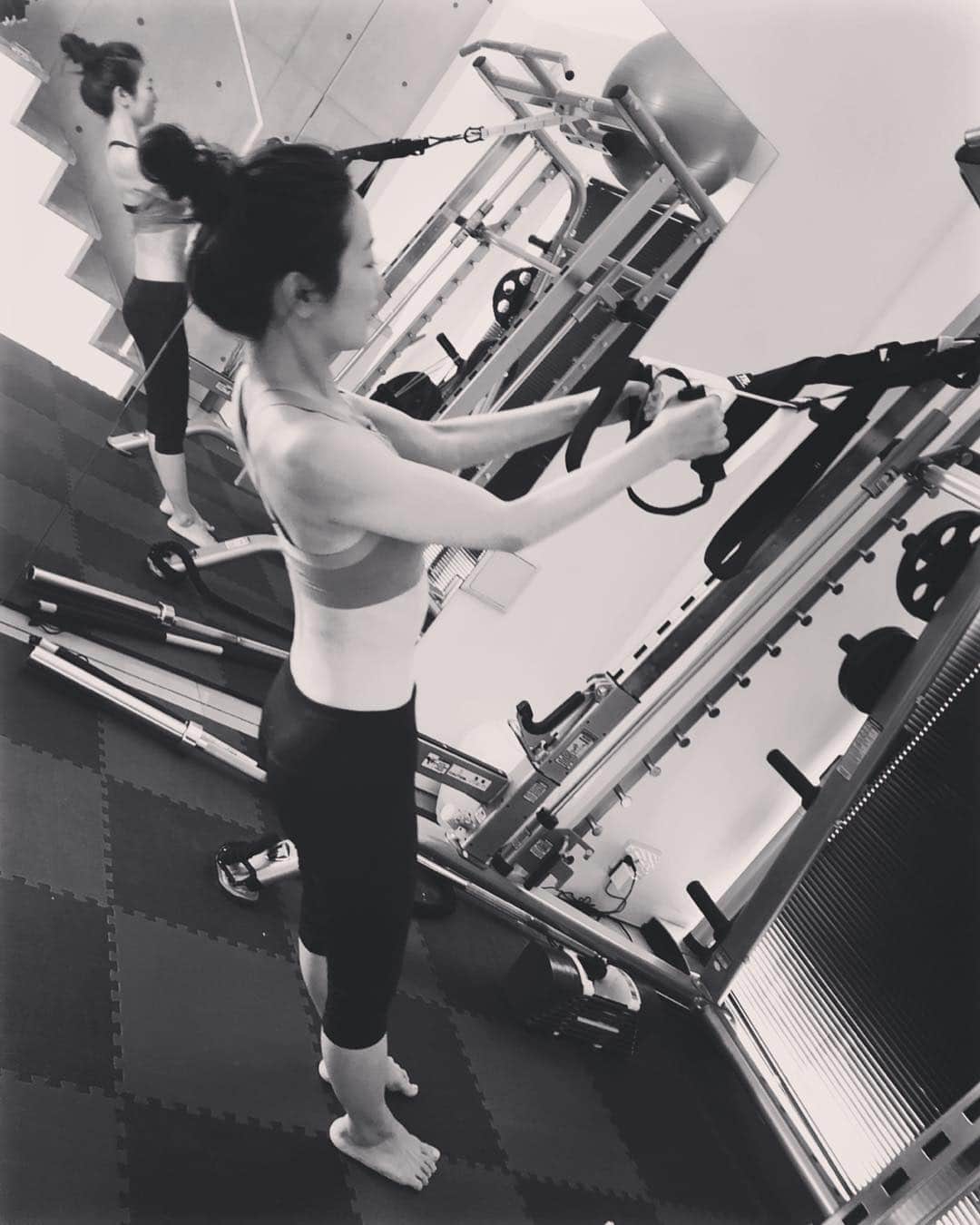 野木久美子さんのインスタグラム写真 - (野木久美子Instagram)「怠けてる体にスイッチオン！ 鍛えだすとついついやりすぎて筋肉太りしちゃう私。 最近は逆に細っそりしてきて筋肉が凝り固まってきてる模様。 ストレッチと程よいトレーニングで柔軟性のある体にしたい☺️ 今一度見つめ直そう！  #training #程よいストレッチ #ストレッチは何より大事 #体と向き合う時間 #体が資本 #腰痛改善したい」4月24日 15時19分 - nogikumigram