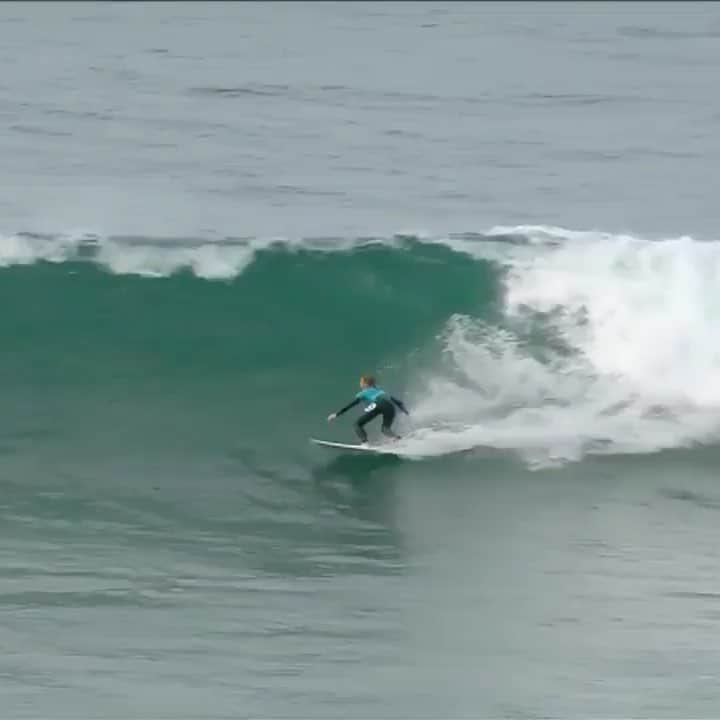 ニッキ・バン ダイクのインスタグラム：「Here’s a wave from my round 1 and tomorrow we will continue!! Yay 🤗🤸🏼‍♂️」