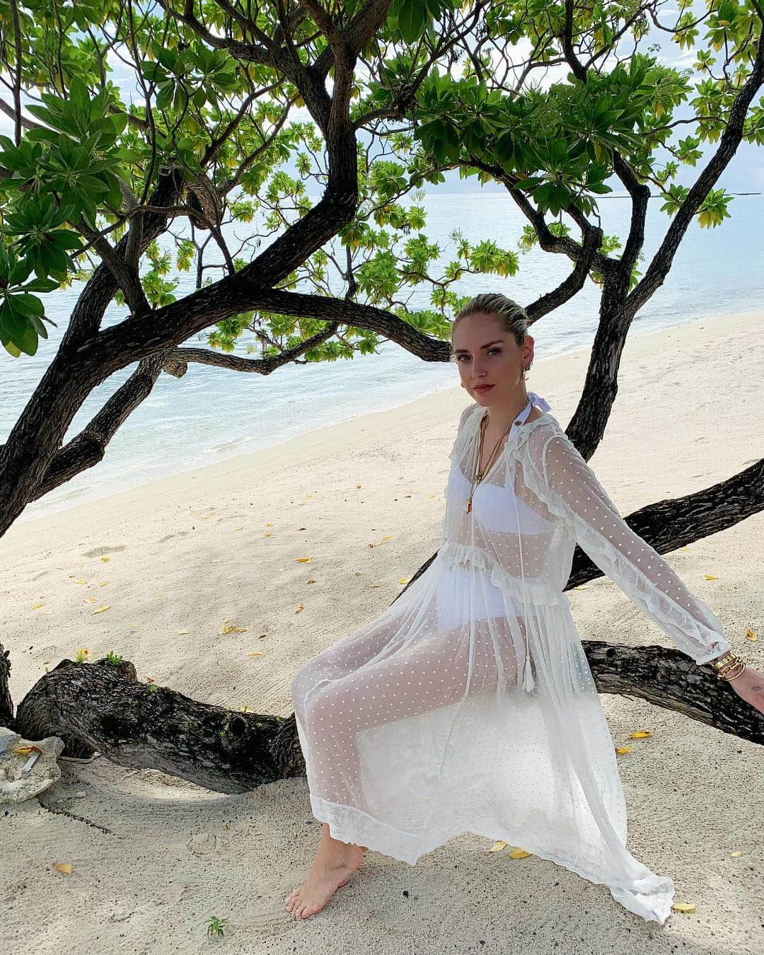 キアラ・フェラーニさんのインスタグラム写真 - (キアラ・フェラーニInstagram)「My kind of beachwear 🥰」4月24日 15時23分 - chiaraferragni