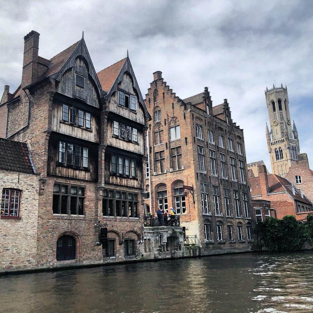 カロリーヌ・ド・メグレのインスタグラム：「Bruges 🇧🇪 They call it the Venice of the North」
