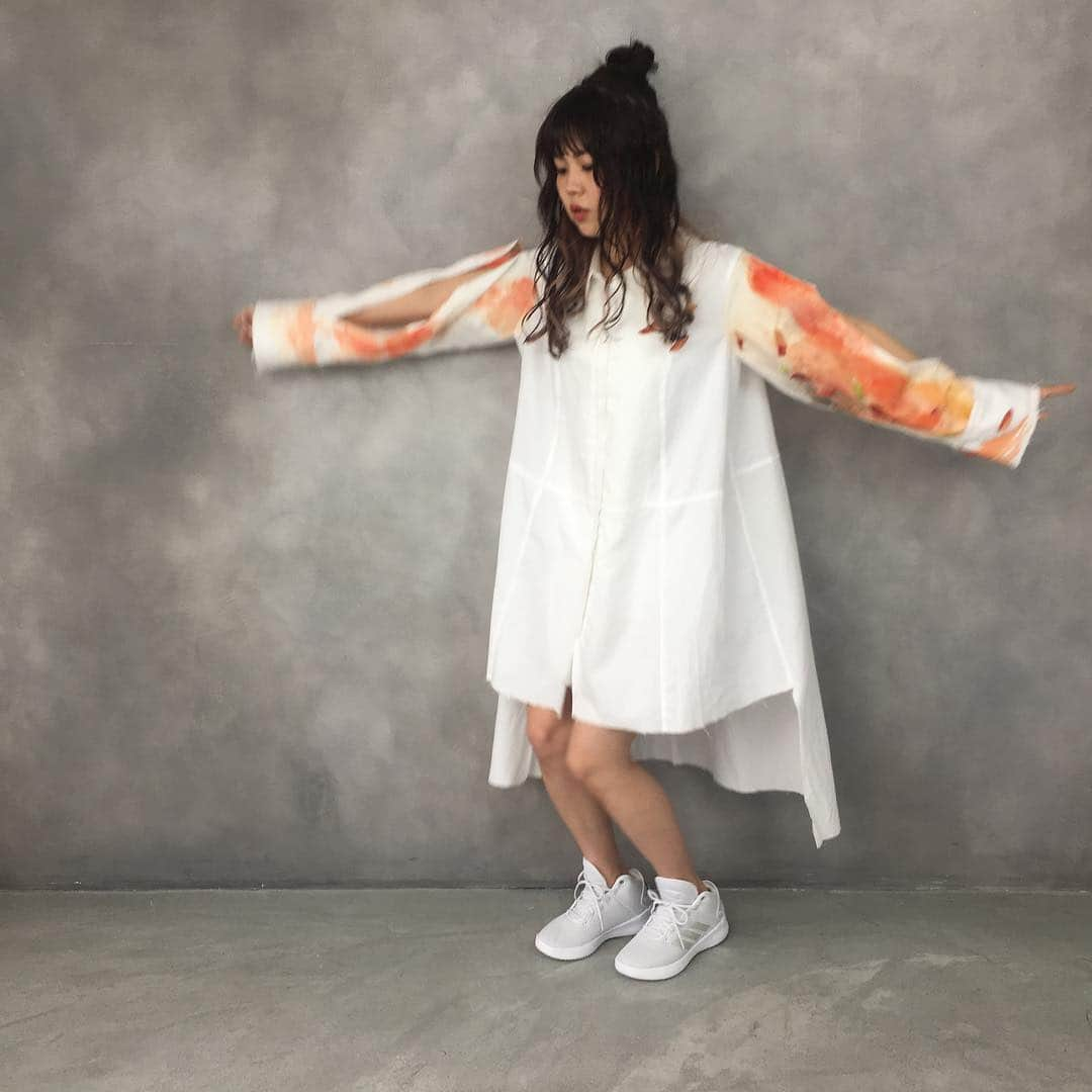 MANA（宮本茉奈）さんのインスタグラム写真 - (MANA（宮本茉奈）Instagram)「. off shot ◡̈ . clothes : @naopyo . #アー写 #offshot」4月24日 15時51分 - ssfwmana