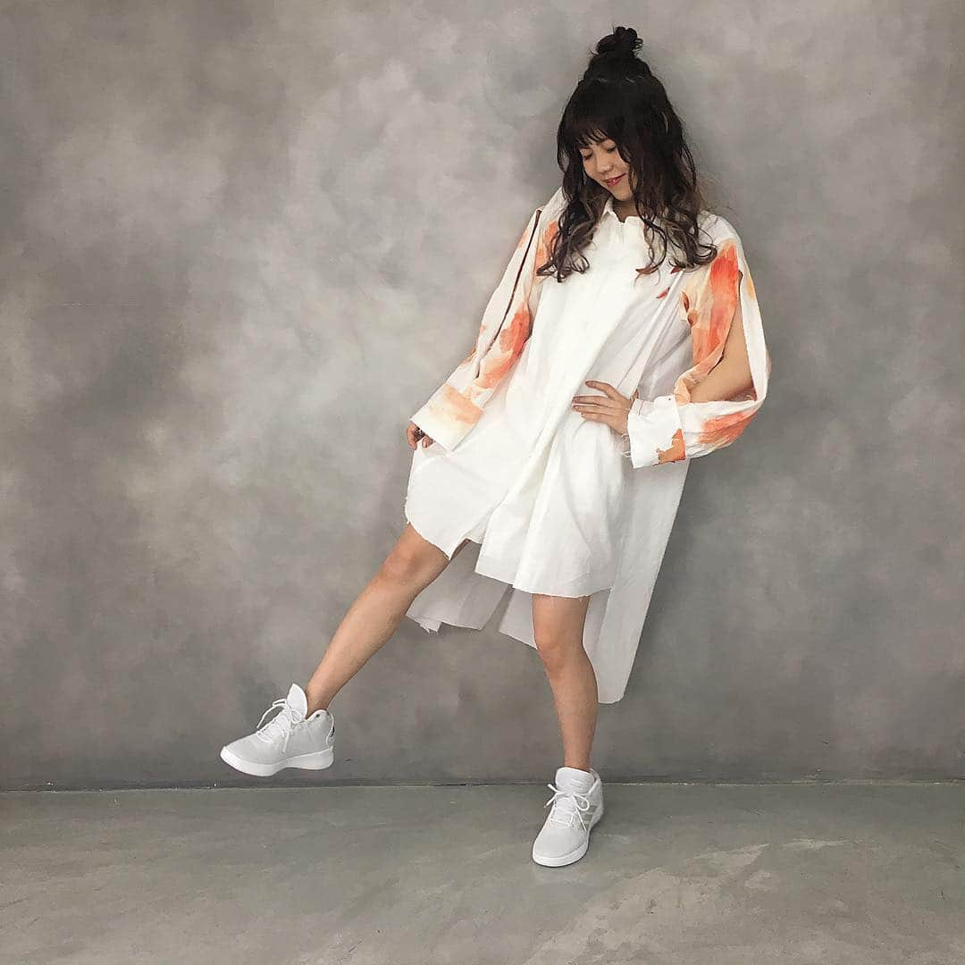 MANA（宮本茉奈）さんのインスタグラム写真 - (MANA（宮本茉奈）Instagram)「. off shot ◡̈ . clothes : @naopyo . #アー写 #offshot」4月24日 15時51分 - ssfwmana