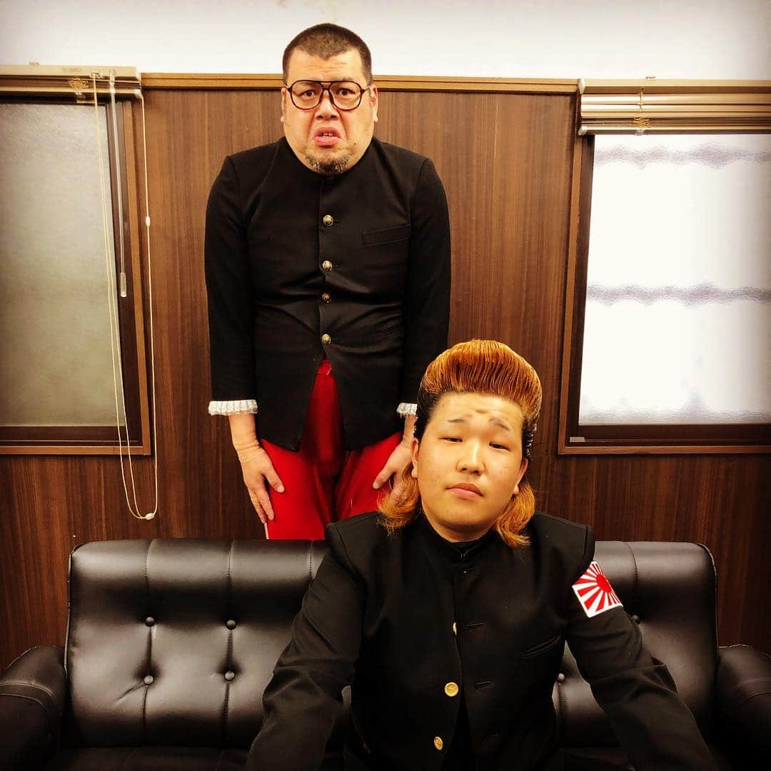 くっきー（川島邦裕）さんのインスタグラム写真 - (くっきー（川島邦裕）Instagram)「#撮影おわ #撮影おわおわ #高校生ラッパーの #ベル 君とご一緒ちゃん #別にビビってねぇーんよ #ただ #なんか背筋伸びちまっただけ #へへ #へへへ❤︎ #今度ベル君に会ったら #ポッケの中のお金全部あげよっ❤︎ #へほっ❤︎」4月24日 15時53分 - nikuguso_taro