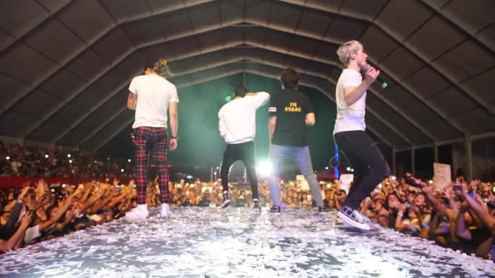 CD9のインスタグラム：「PUEBLA, UNA VEZ MÁS, GRACIAS POR RECIBIRNOS CON TANTO AMOR. ¡GRACIAS POR CANTAR A TODO PULMÓN NUESTRA MÚSICA! ¡LAS/OS LLEVAMOS SIEMPRE EN EL CORAZÓN! ¡SU ENERGÍA FUE PERFECTA!」
