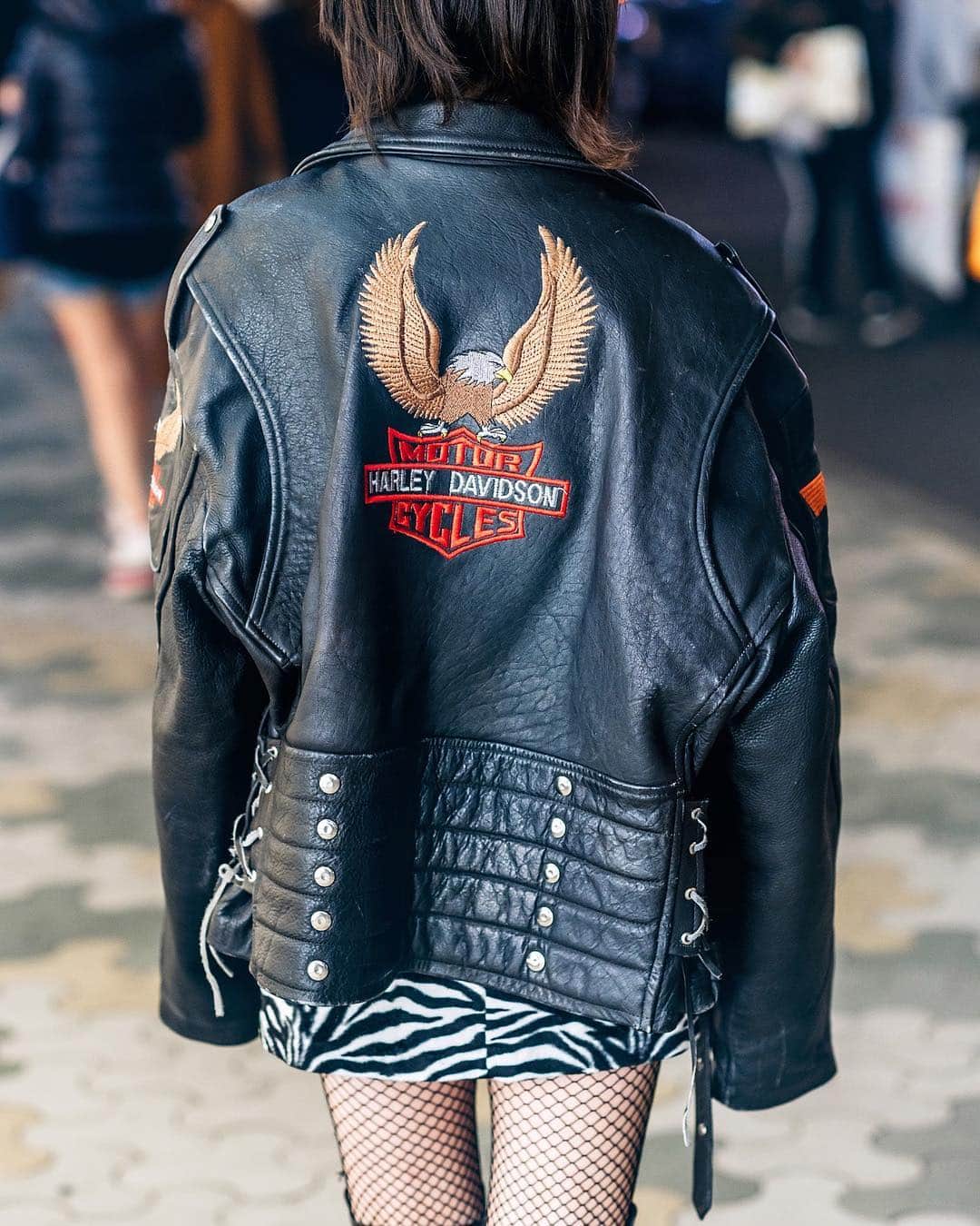 Harajuku Japanさんのインスタグラム写真 - (Harajuku JapanInstagram)「19-year-old Japanese student Yuri (@_notpinkpink_) on the street in Harajuku wearing an oversized Harley Davidson leather jacket with a zebra top, Bubbles Harajuku zebra skirt, Oh Pearl crossbody bag, choker, torn fishnets, and Bubbles over-the-knee boots.」4月24日 16時20分 - tokyofashion